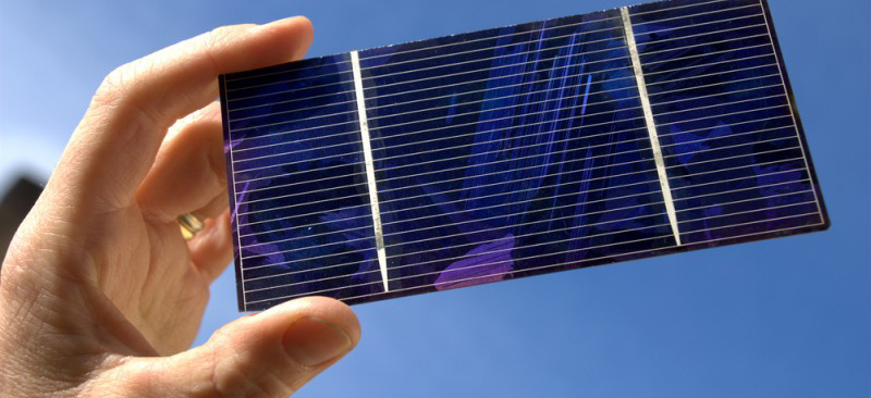 Diseñan un interruptor óptico con perovskita que mejorará la eficiencia de las células solares y leds