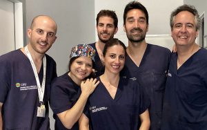El equipo de investigadores de la Facultad de Veterinaria de la CEU UCH con Carles García Vitoria, investigador de Fisabio y anestesiólogo del Hospital Intermutual de Levante. 