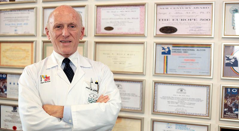 El profesor Jorge Alió, uno de los 100 mejores médicos científicos de España