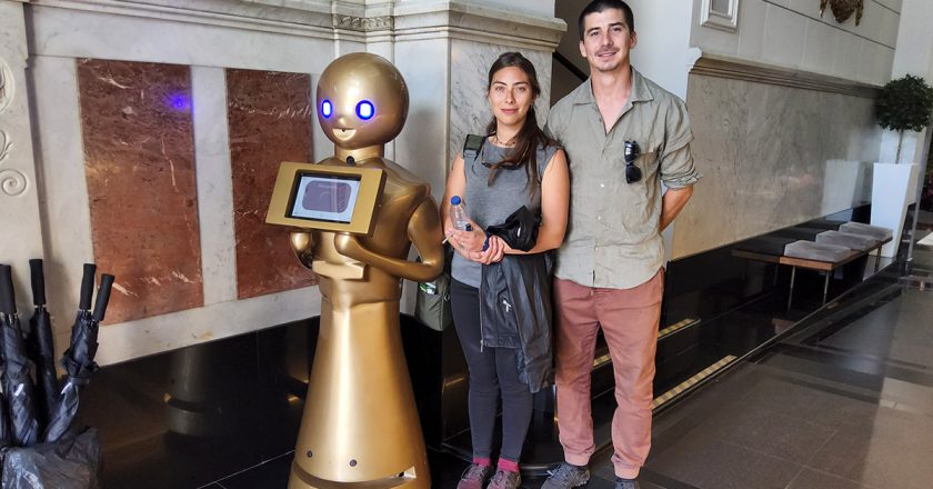 Investigadores de la UJI realizan dos experimentos con robots sociales en hoteles para analizar el valor que aportan al sector del turismo