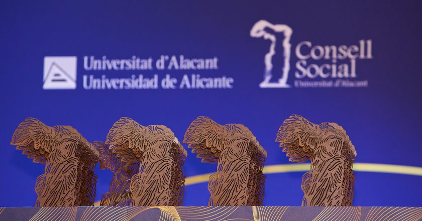 Javier García Martínez, Premio de Investigación 2022 del Consejo Social de la UA