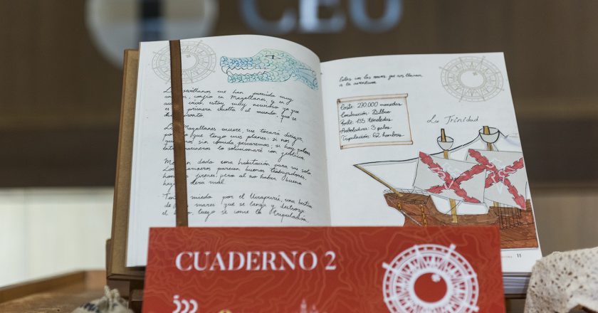Exponen los cuadernos de bitácora que han dado la vuelta al mundo por colegios de seis países, emulando la travesía de Magallanes y Elcano