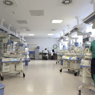Los laboratorios de los hospitales públicos españoles están hoy más preparados que antes de la pandemia