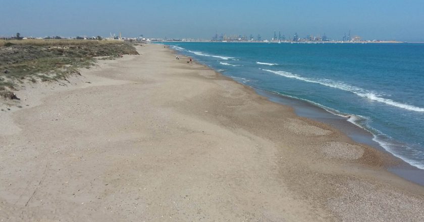 Las playas del sur de València perdieron el 70% de su superficie en los últimos 30 años
